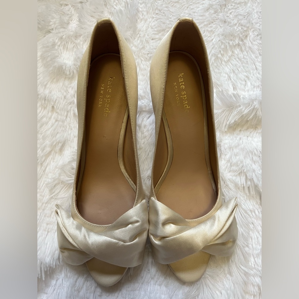 Kate Spade Satin Cream Bow Heels - Picture 9 of 14